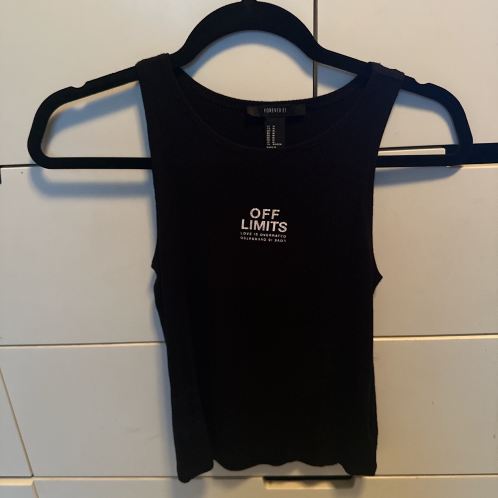 BLACK FOREVER 21 SHORT TANKTOP
